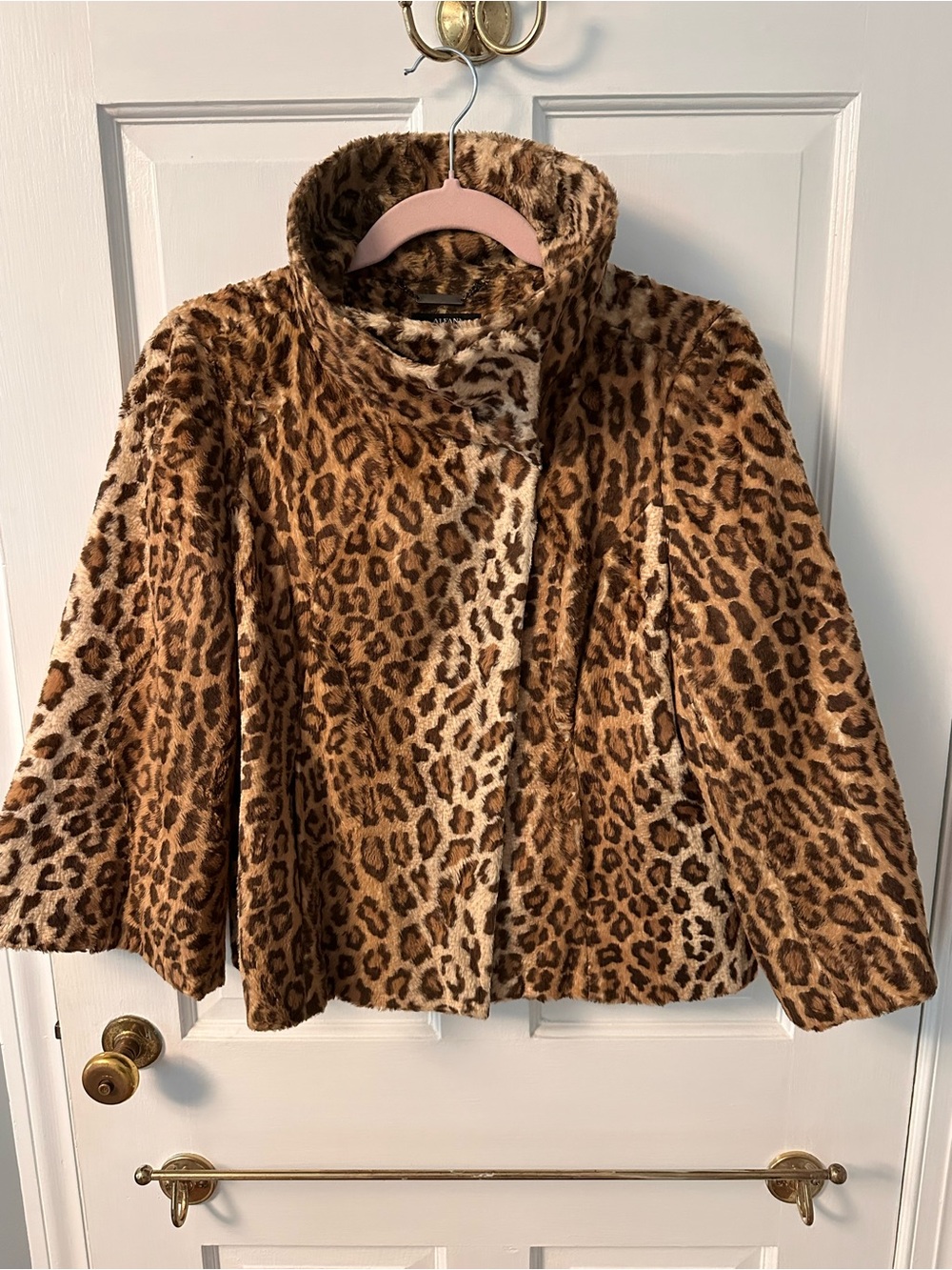 Leopard Print Faux Fur Jacket  with adjustable collar Size M